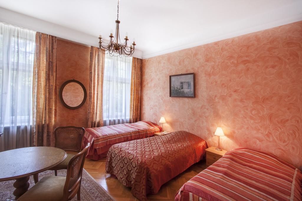 Palac Nieznanice Zabytek Goscinny Ze Spa Room photo