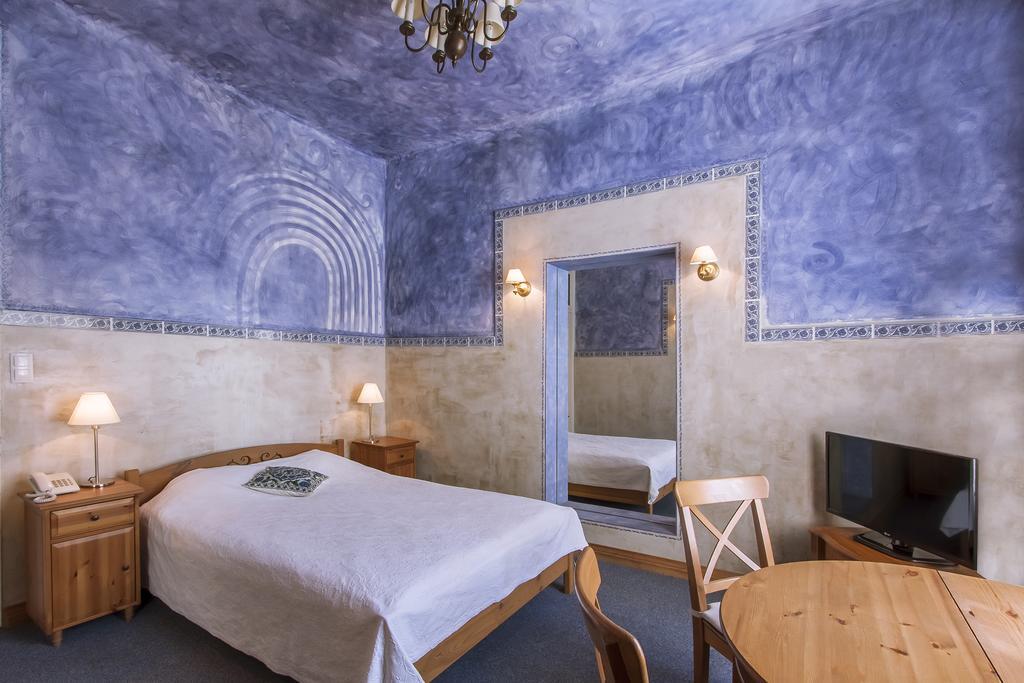 Palac Nieznanice Zabytek Goscinny Ze Spa Room photo